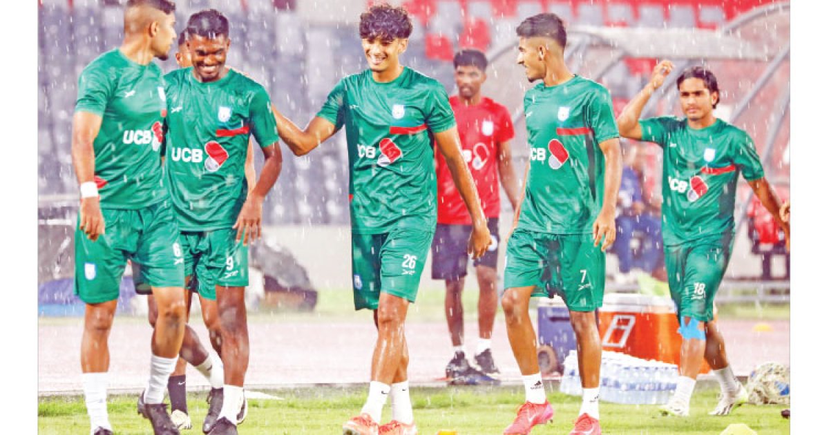বজ্রের ভয়ে পন্ড অনুশীলন