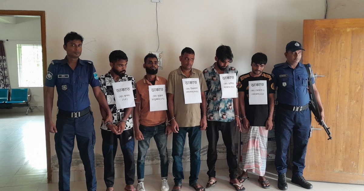 ঢাকা-বরিশাল মহাসড়কে ১৩ ডাকাত গ্রেপ্তার