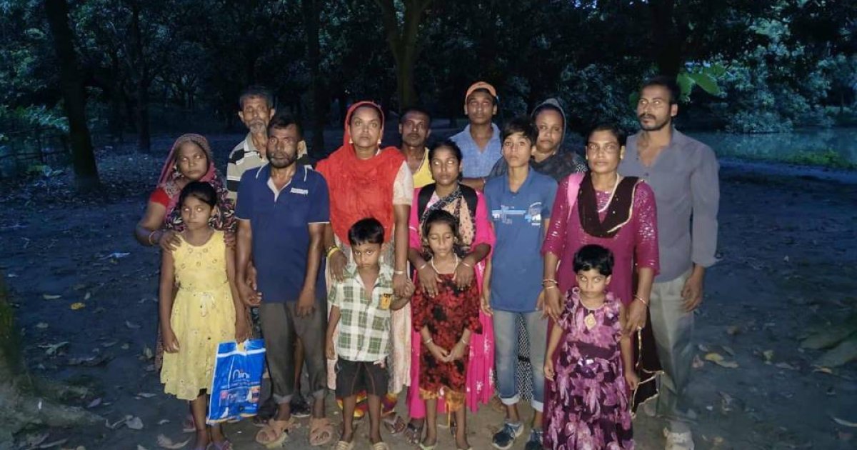 সাতক্ষীরা সীমান্ত দিয়ে ১৫ বাংলাদেশিকে হস্তান্তর