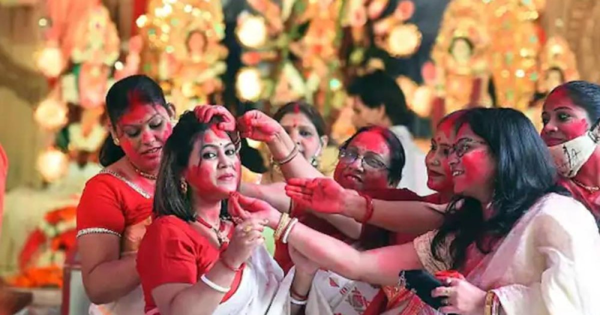 দশমীতে উমার বিদায়কালে সিঁদুর খেলা কেন হয়