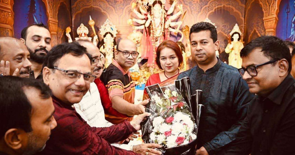 নারায়ণগঞ্জ ডিসির আন্তরিকতায় মুগ্ধ সনাতন ধর্মাবলম্বীরা