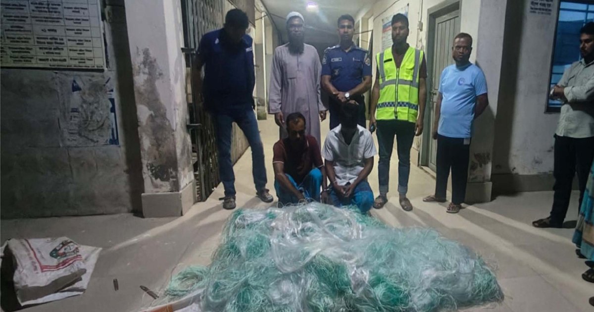 নিষেধাজ্ঞা অমান্য করে ইলিশ শিকার, দুই জেলের কারাদণ্ড