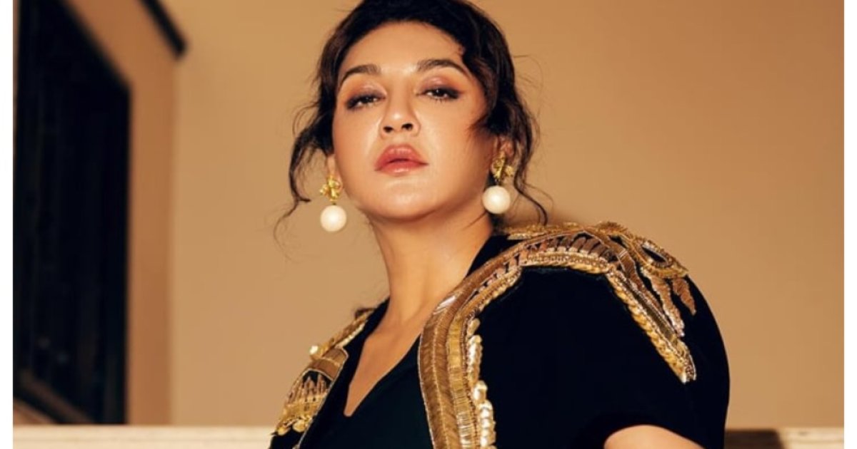কলকাতায় তোপের মুখে জয়া