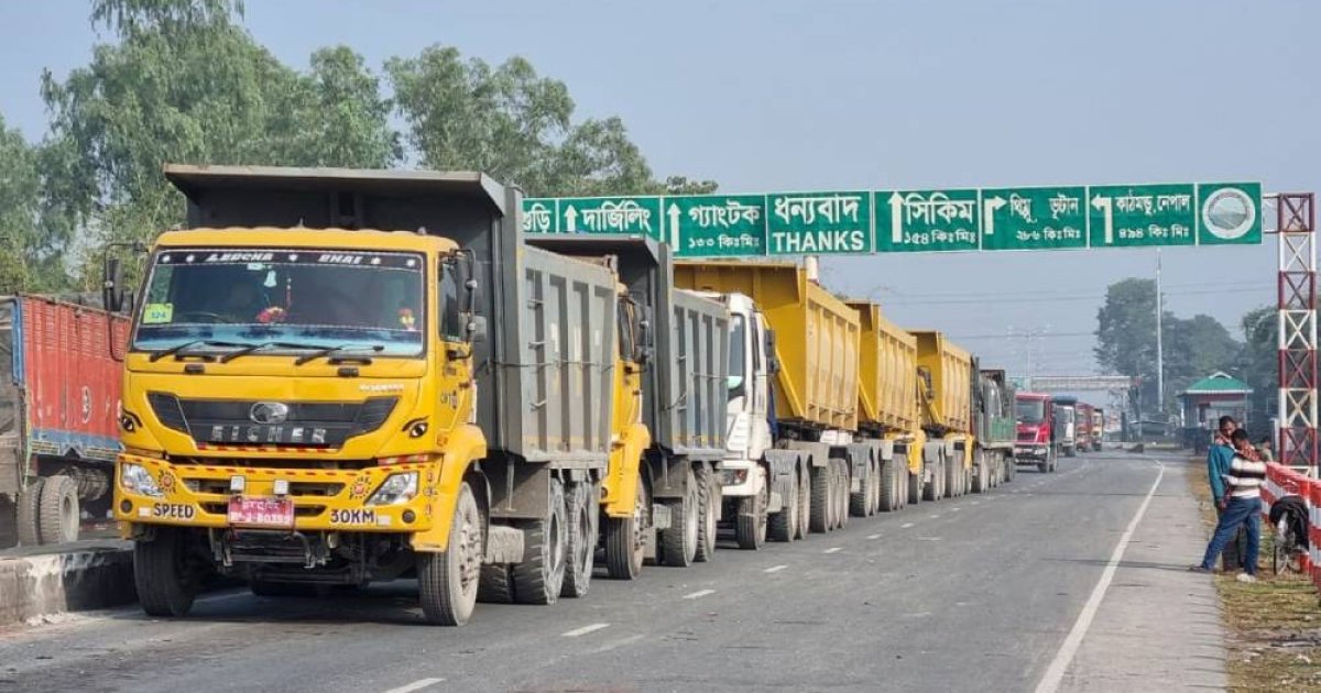 টানা ৮ দিন বন্ধের পর বাংলাবান্ধা স্থলবন্দরের বাণিজ্য শুরু