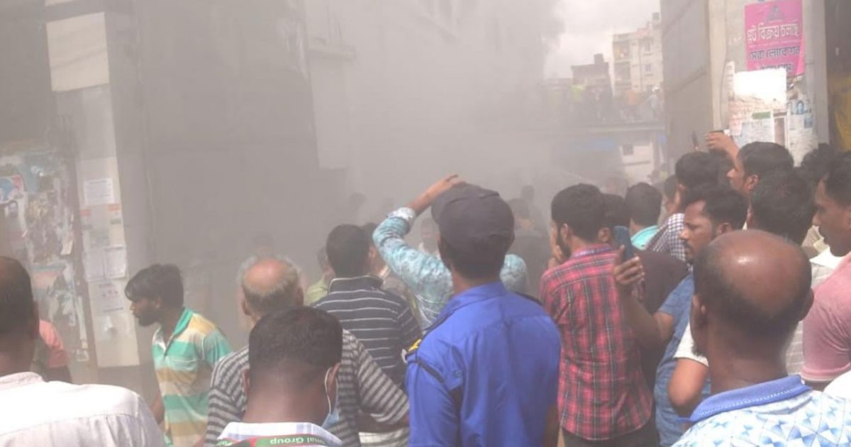 আশুলিয়ায় পোশাক কারখানায় আগুন
