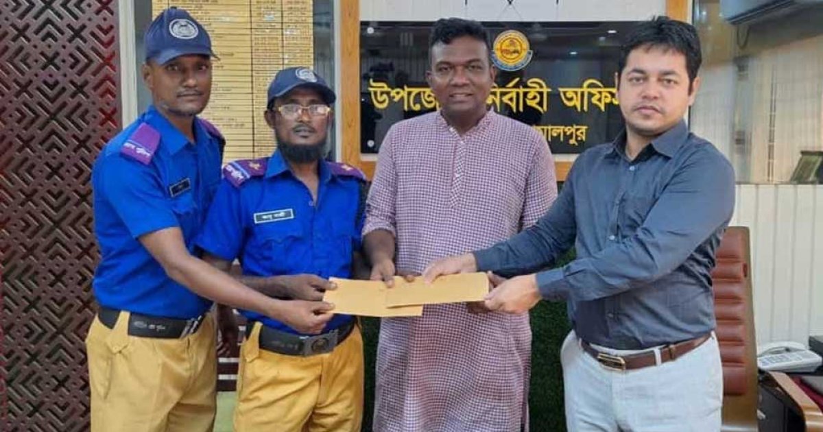 গ্রাম পুলিশের বকেয়া পরিশোধ করলেন ইউএনও