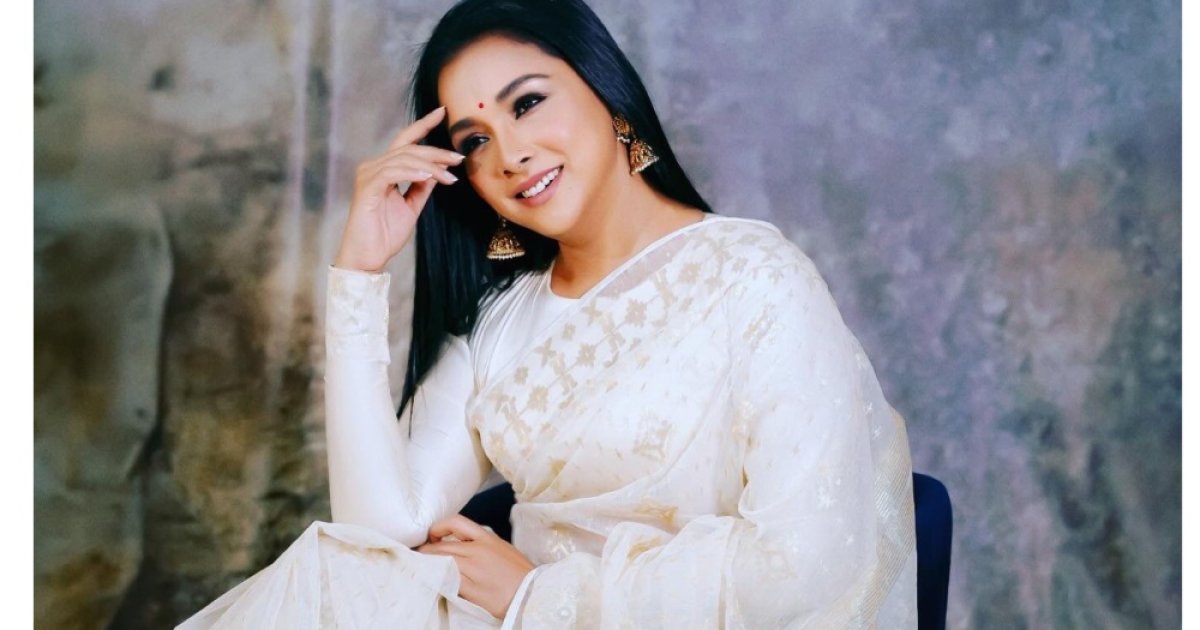 ক্যারিয়ারের দুই দশকে রুনা খান