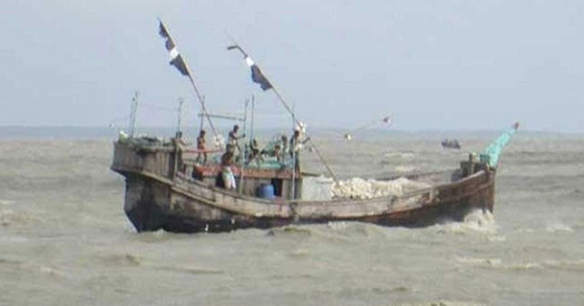 বঙ্গোপসাগরে ট্রলার থেকে ২৬ জেলেকে উদ্ধার
