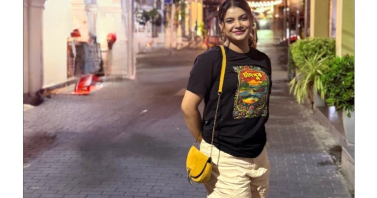 কটাক্ষের মুখে শবনম ফারিয়া