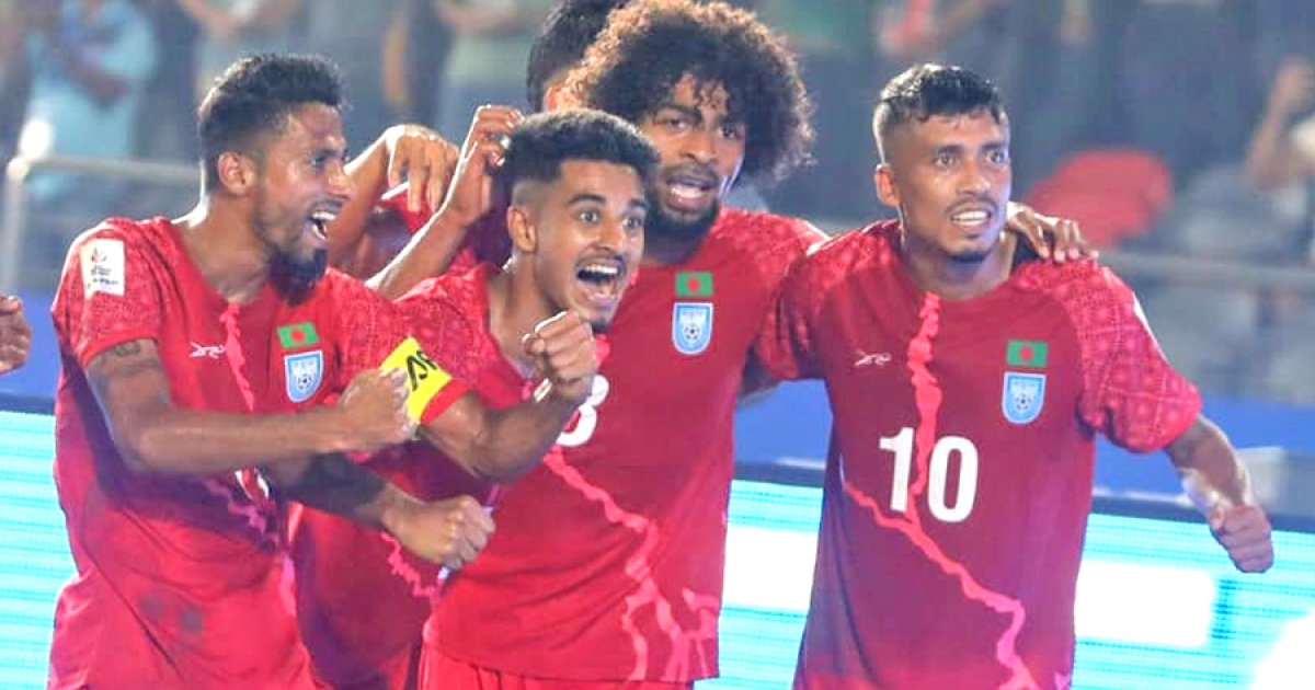 হামজার গোলে এগিয়ে গিয়েও প্রথমার্ধে ১-১ সমতা
