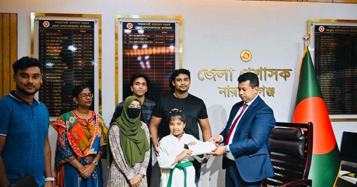 খুদে কারাতেদের পাশে জেলা প্রশাসক, বদলে গেল ২৮ শিশুর স্বপ্ন