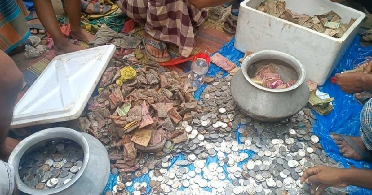 সিরাজগঞ্জে ভিক্ষুকের ঘরে জমা দুই বস্তা টাকা