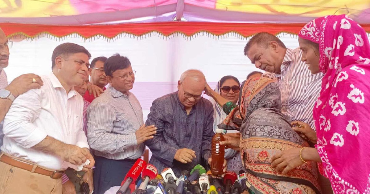 গরু ছাড়া ঘানি টানা সেই প্রবীণ দম্পতির পাশে তারেক রহমান