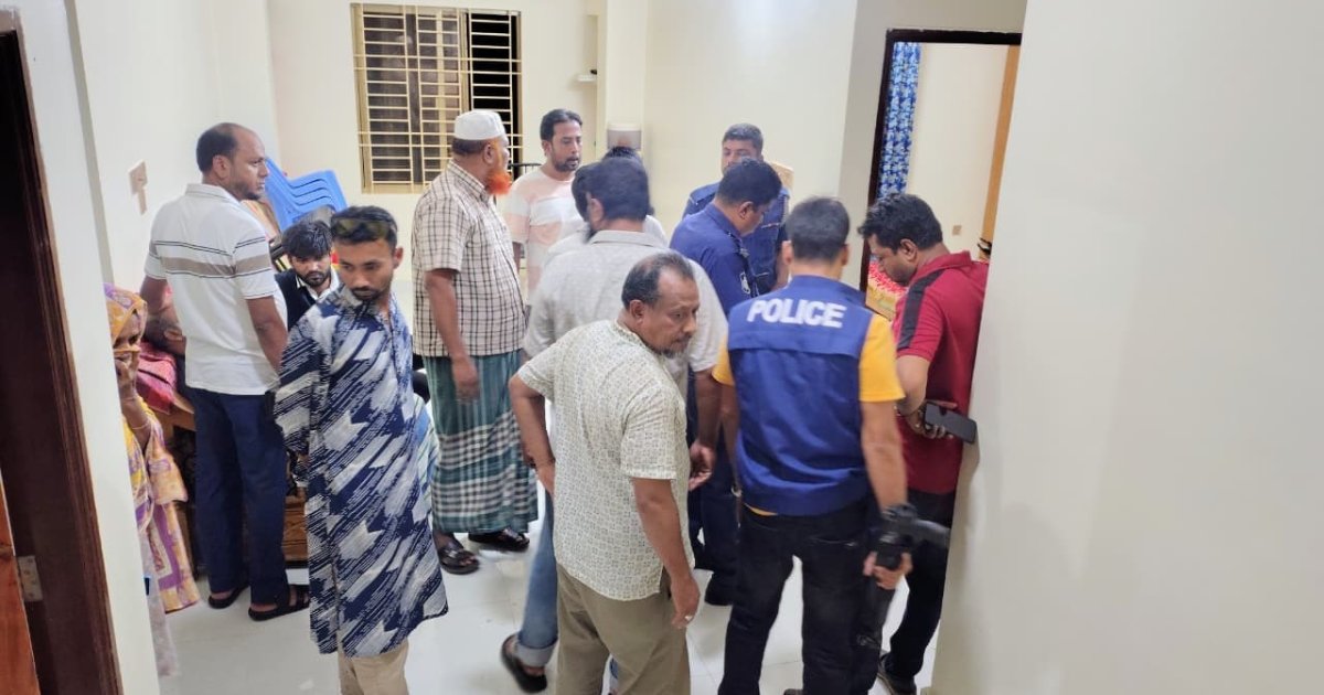রামগঞ্জে ব্যবসায়ীর স্ত্রী ও মেয়েকে গলা কেটে হত্যা