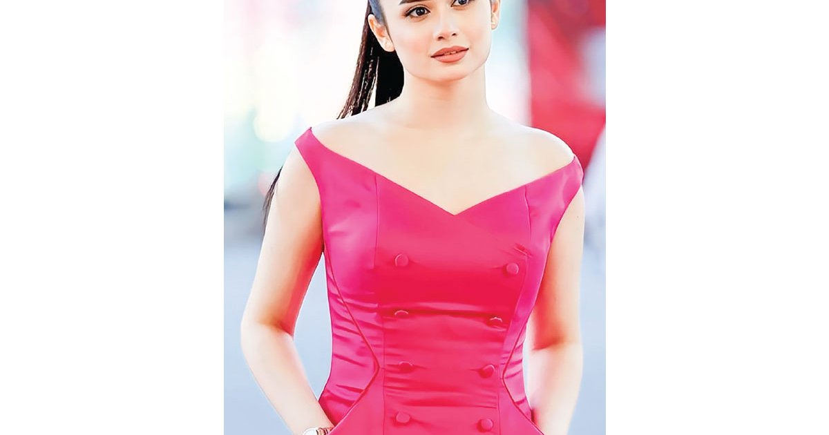 উচ্ছ্বাসে ভাসছেন ঐশী