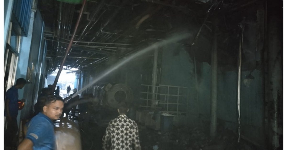 রূপগঞ্জে শবনম ওয়েল মিলে ভয়াবহ আগুন