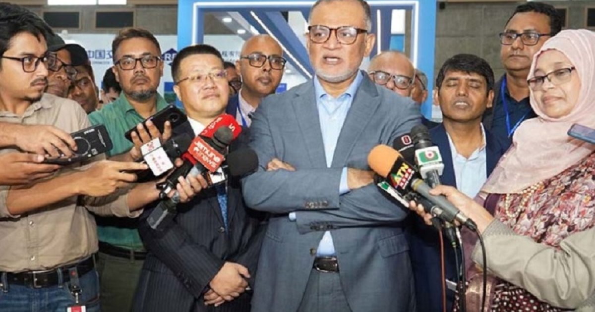 সরকার ভোজ্যতেলের দাম বাড়ায়নি: বাণিজ্য উপদেষ্টা