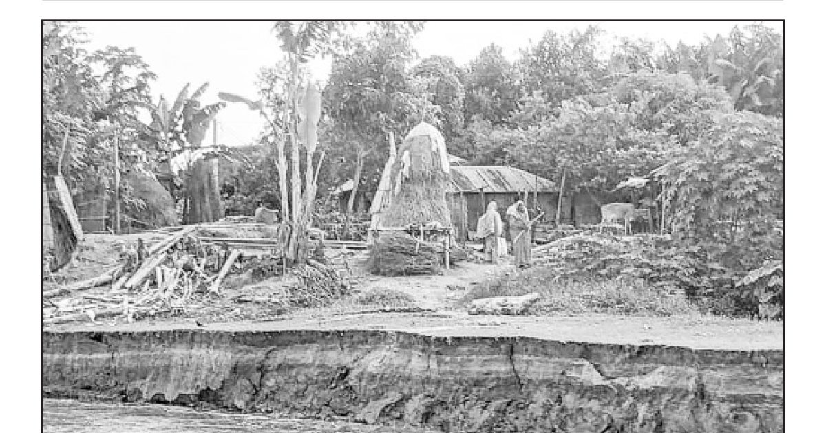 ৩০ বাড়ি যমুনায় বিলীন  হুমকিতে ৫ গ্রামের মানুষ