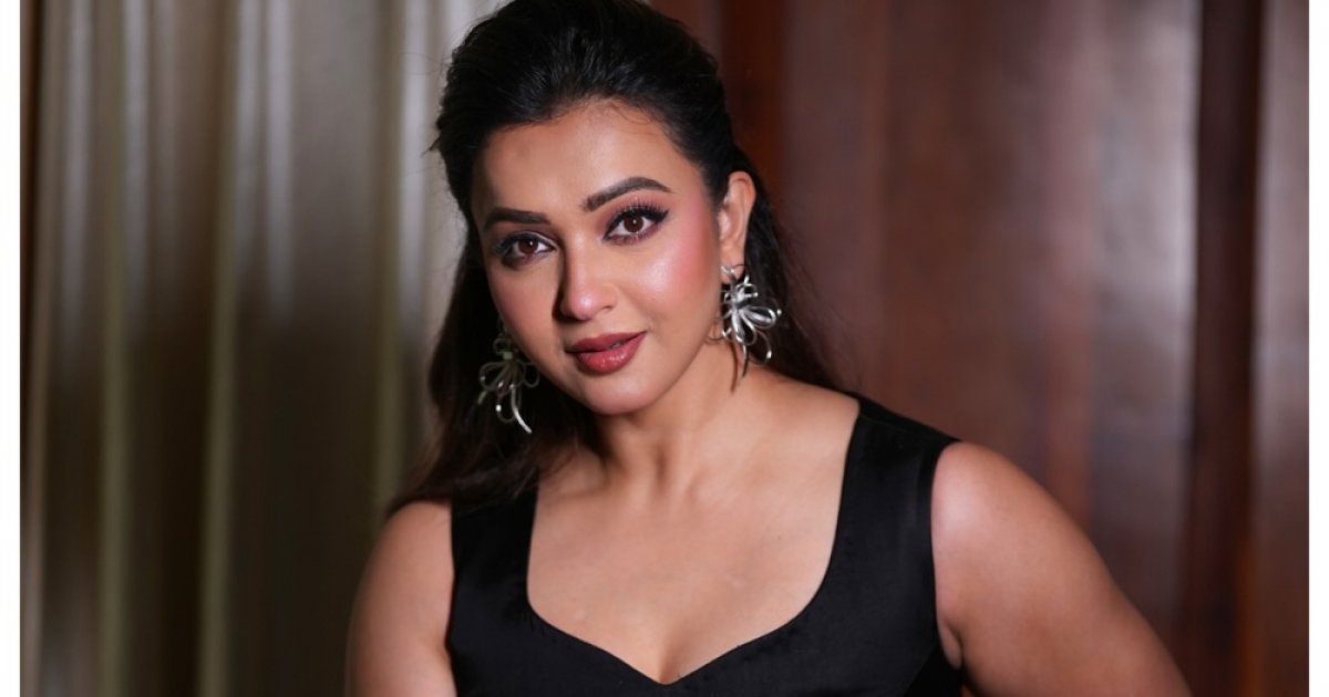 Koylagini kotarib sikishdi.