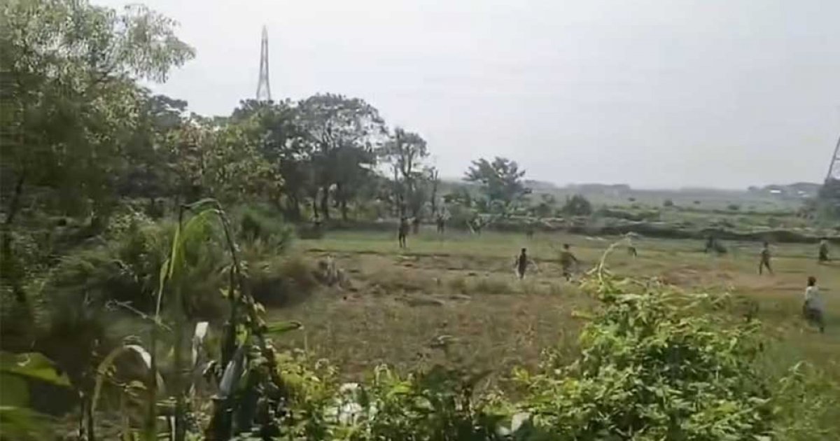 নরসিংদীতে মাইকে ঘোষণা দিয়ে দুইপক্ষের টেঁটাযুদ্ধ, আহত ১৫