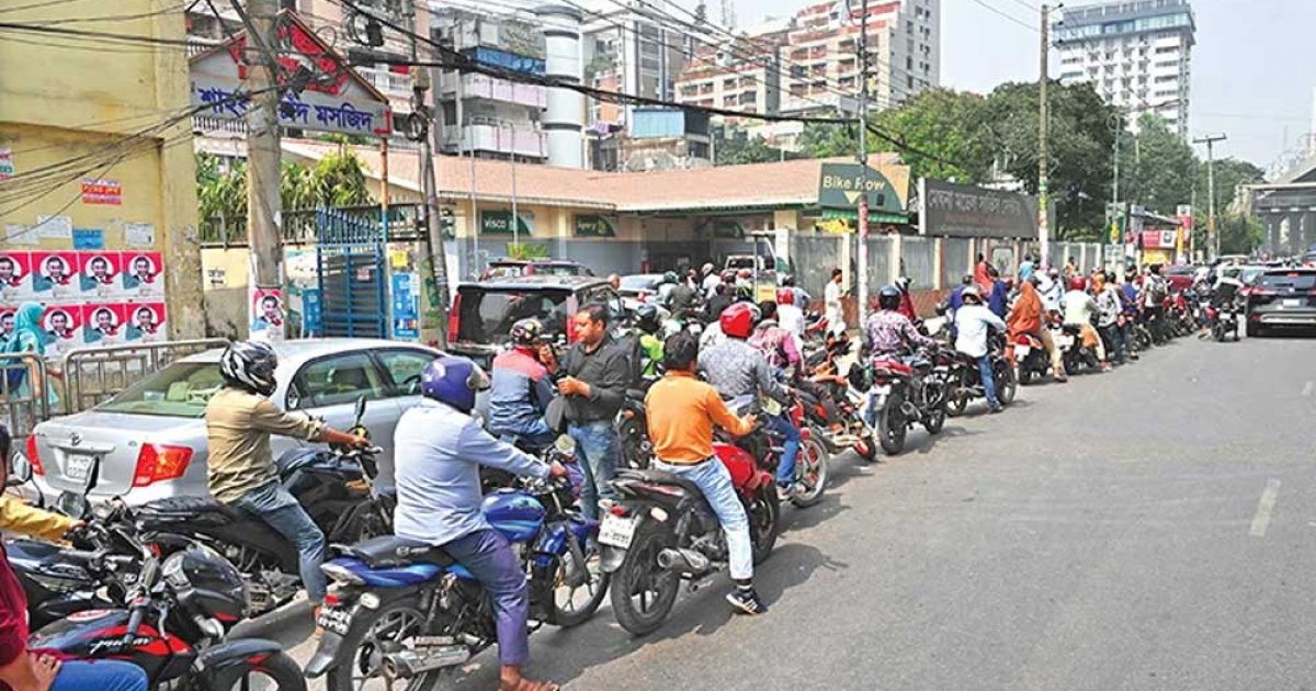 দেশে জ্বালানি তেলের রেশনিং শুরু, কোন গাড়ি কত লিটার পাবে?