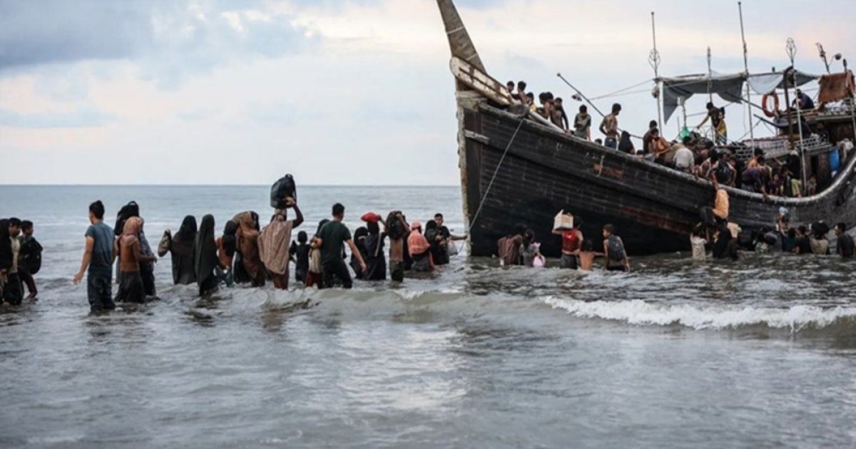 সমুদ্রপথে বাড়ছে মৃত্যুর মিছিল, গত বছর ৯০০ রোহিঙ্গার প্রাণহানি
