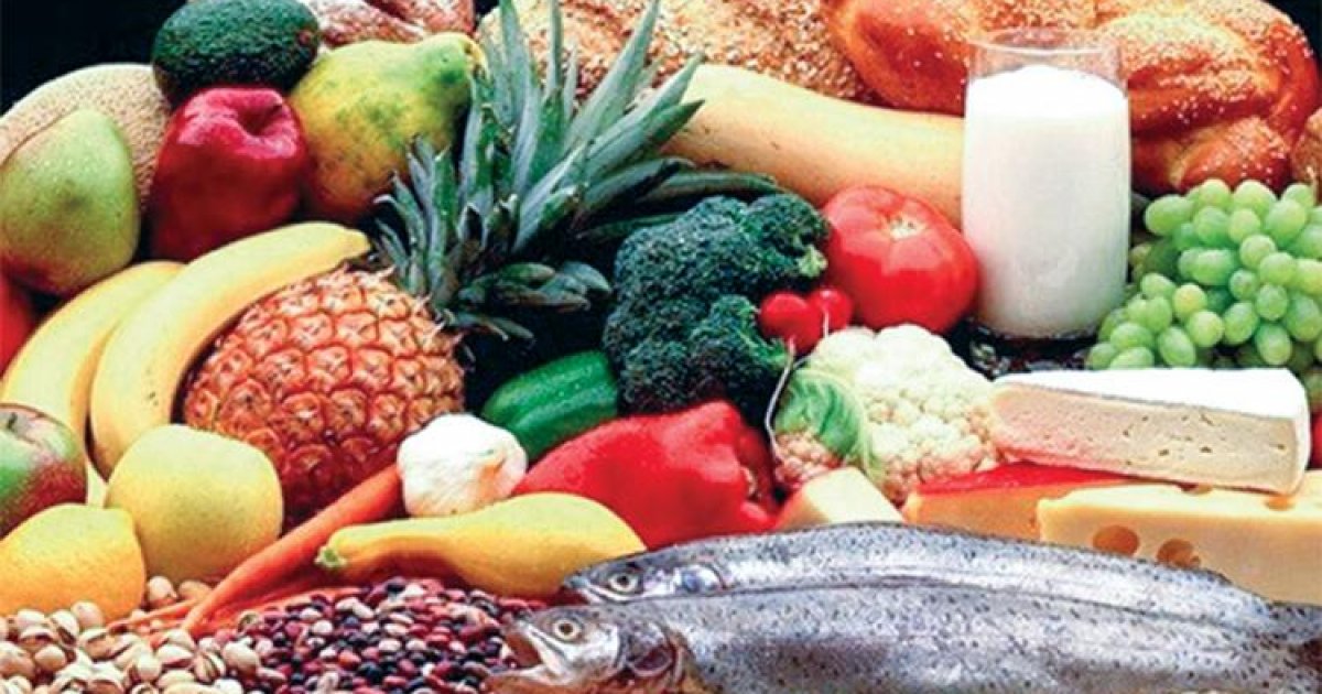 Er va xotin fohishaning oyogini yalaydilar