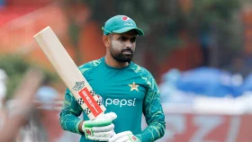 তিনে ব্যাটিং করার সিদ্ধান্তে সন্তুষ্ট ছিলেন না বাবর