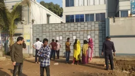 ১০ দফা দাবিতে আশুলিয়ায় একটি কারখানা শ্রমিকদের কর্মবিরতি