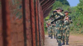 বিএসএফের গুলিতে আহত ২, নিয়ে গেছে একজনকে&nbsp;