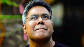 নড়াচড়া করতে পারছি না: মীর