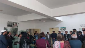 উপাচার্যের পদত্যাগ দাবিতে চবি শিক্ষক সমিতির গণসংযোগ