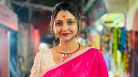 &lsquo;আমাকে চুমু খাও&rsquo; বলে তীব্র কটাক্ষের মুখে সৌমী