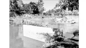 ২৫ মাসেও সংস্কার হয়নি স্লুইসগেট-বেড়িবাঁধ