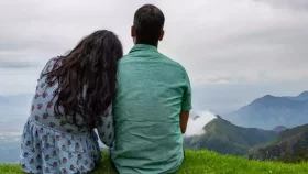বয়সে বড় নারীকে বিয়ে করতে চান? জেনে নিন ৫ টিপস