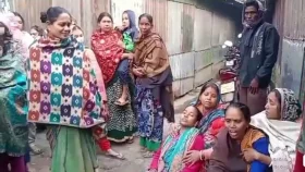 তালাবদ্ধ ঘরে মিলল বাবা-মা ও মেয়ের গলাকাটা মরদেহ