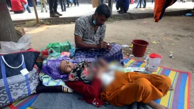 সেলাই কাটাতে হাসপাতাল থেকে হাসপাতালে