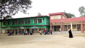 এক বছর ধরে বিদ্যালয়ে আসেন না শিক্ষিকা