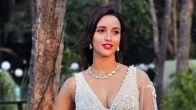 প্রেমের গুঞ্জন উস্কে দিলেন তৃপ্তি
