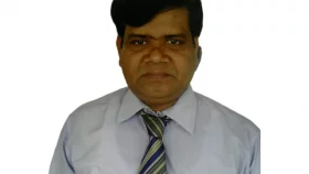 &lsquo;প্রধান শিক্ষকের কক্ষের সামনে দিয়ে কোনো ছাত্রী হেঁটে গেলে ডেকে নেন&rsquo;