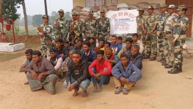 ২৩ বাংলাদেশিকে ধরে নিয়ে গেছে বিএসএফ