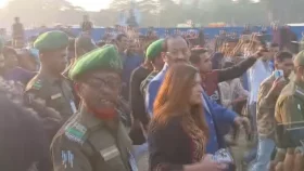 বইমেলা থেকে বের করে দেওয়া হলো মুশতাক-তিশা দম্পতিকে
