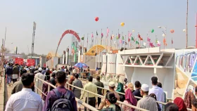 বিক্রি বাড়াতে বাণিজ্য মেলায় অফারের ছড়াছড়ি
