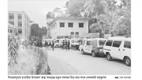 বেসরকারি অ্যাম্বুলেন্সে দখল হাসপাতাল চত্বর