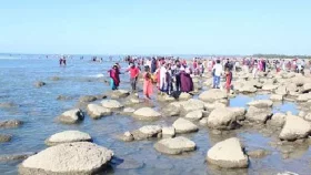 এবার সৈকতে ভেসে আসল মাথাবিহীন মরদেহ