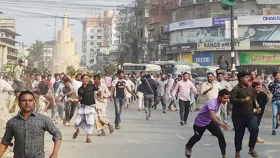 পুলিশ-হকার সংঘর্ষে ১২০০ জনের বিরুদ্ধে মামলা