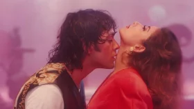 নায়িকার মুখে কাঁচা পেঁয়াজের গন্ধ, রোমান্স করতে গিয়ে অস্বস্তি