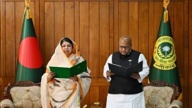 শপথ নিলেন নবনির্বাচিত সংসদ সদস্য শহীদুজ্জামান সরকার