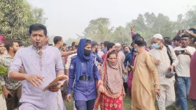 শিক্ষককে হত্যার পর বালিচাপা, প্রেমিকাসহ আটক ৩