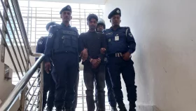 চোখে-মুখে সুপার গ্লু লাগিয়ে গৃহবধূকে ধর্ষণ নয়, বিবস্ত্র করে চুরির দাবি